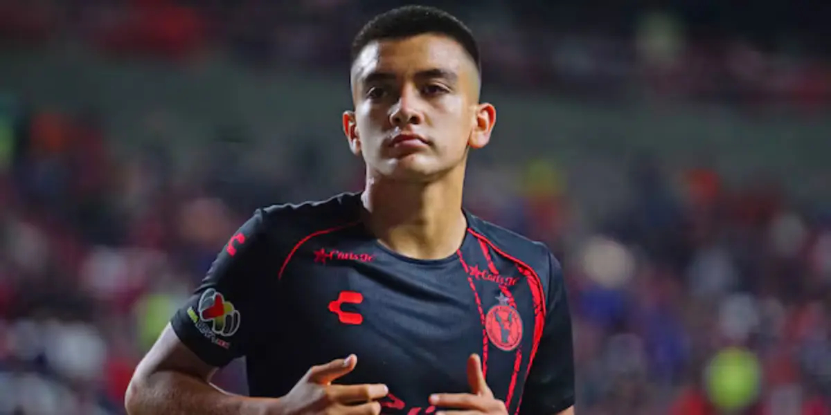 Gil debutó a las 16 años en el primer equipo Gil debutó a las 16 años en el primer equipo