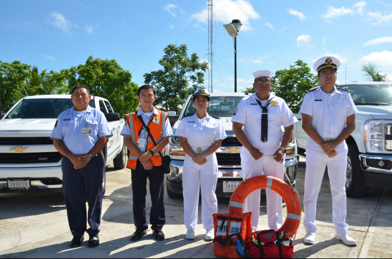 Participan 67 elementos navales, entre ellos almirantes, oficiales y personal civil.