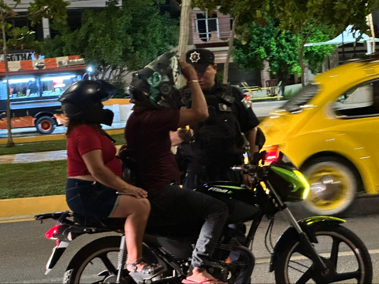 Cerca de 100 autos fueron revisados por policías en la avenida Justo Sierra. Cerca de 100 autos fueron revisados por policías en la avenida Justo Sierra.