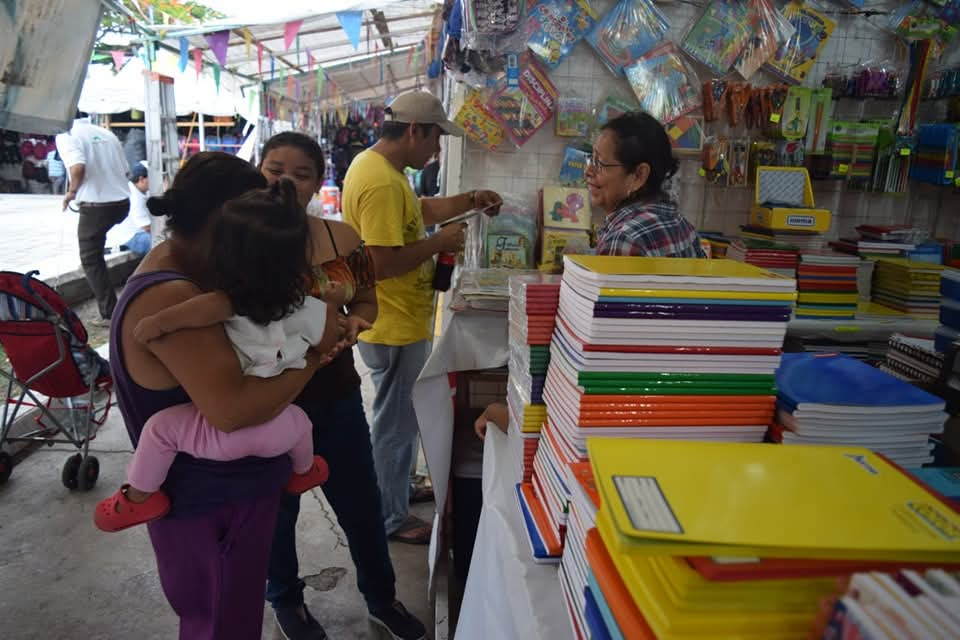 Comerciantes papeleros en Ciudad del Carmen ofrecen descuentos y pagos a plazos ante caída de ventas del 96% Comerciantes papeleros en Ciudad del Carmen ofrecen descuentos y pagos a plazos ante caída de ventas del 96%