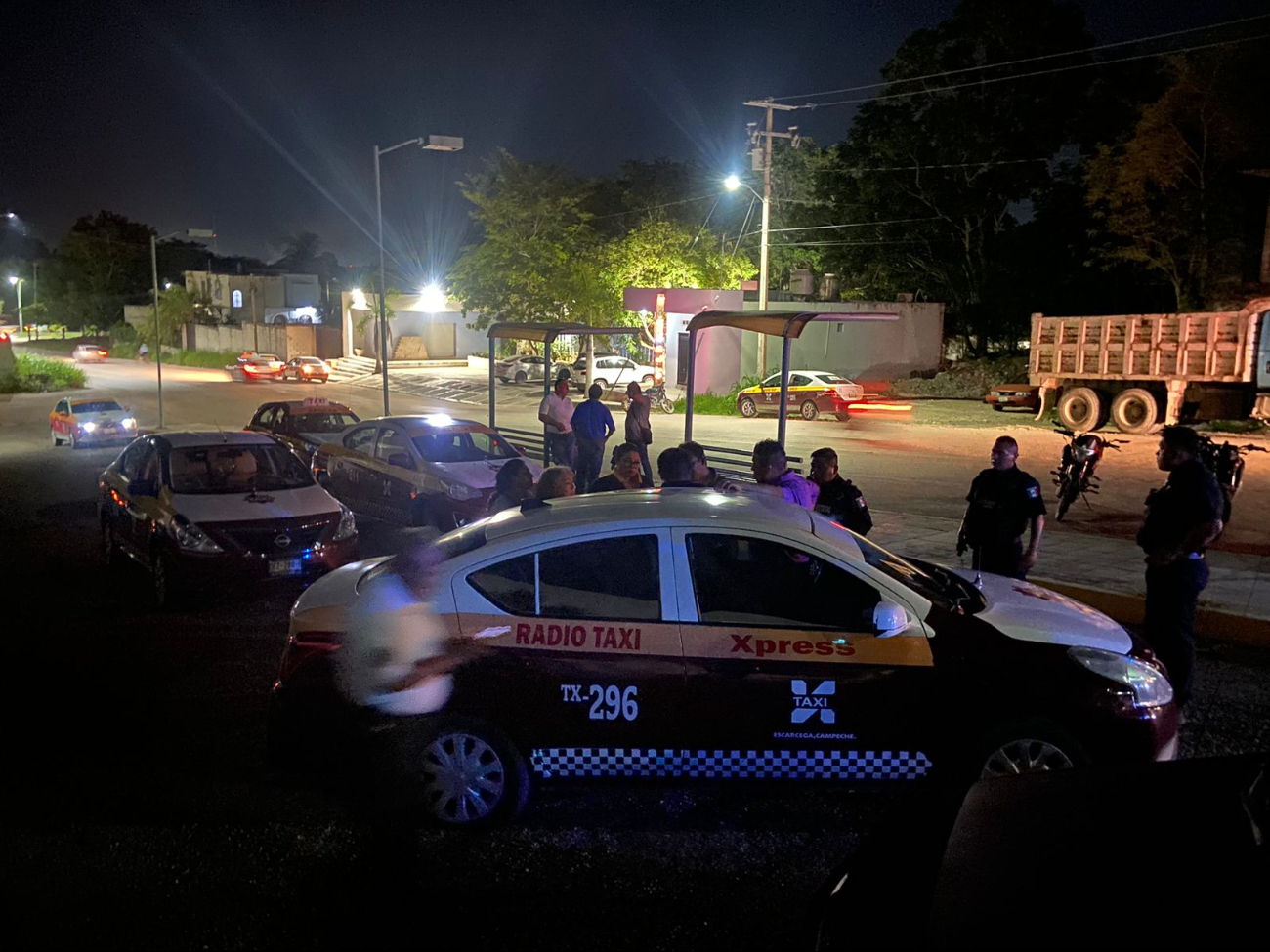 Detienen a conductor de taxi presuntamente por conducir bajo los efectos del alcohol Detienen a conductor de taxi presuntamente por conducir bajo los efectos del alcohol