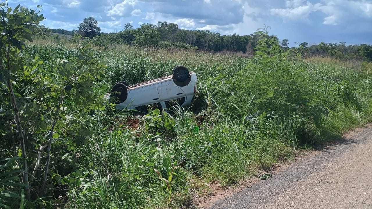 El conductor, al desconocer la carretera y conducir presuntamente a exceso de velocidad, perdió el control. El conductor, al desconocer la carretera y conducir presuntamente a exceso de velocidad, perdió el control.
