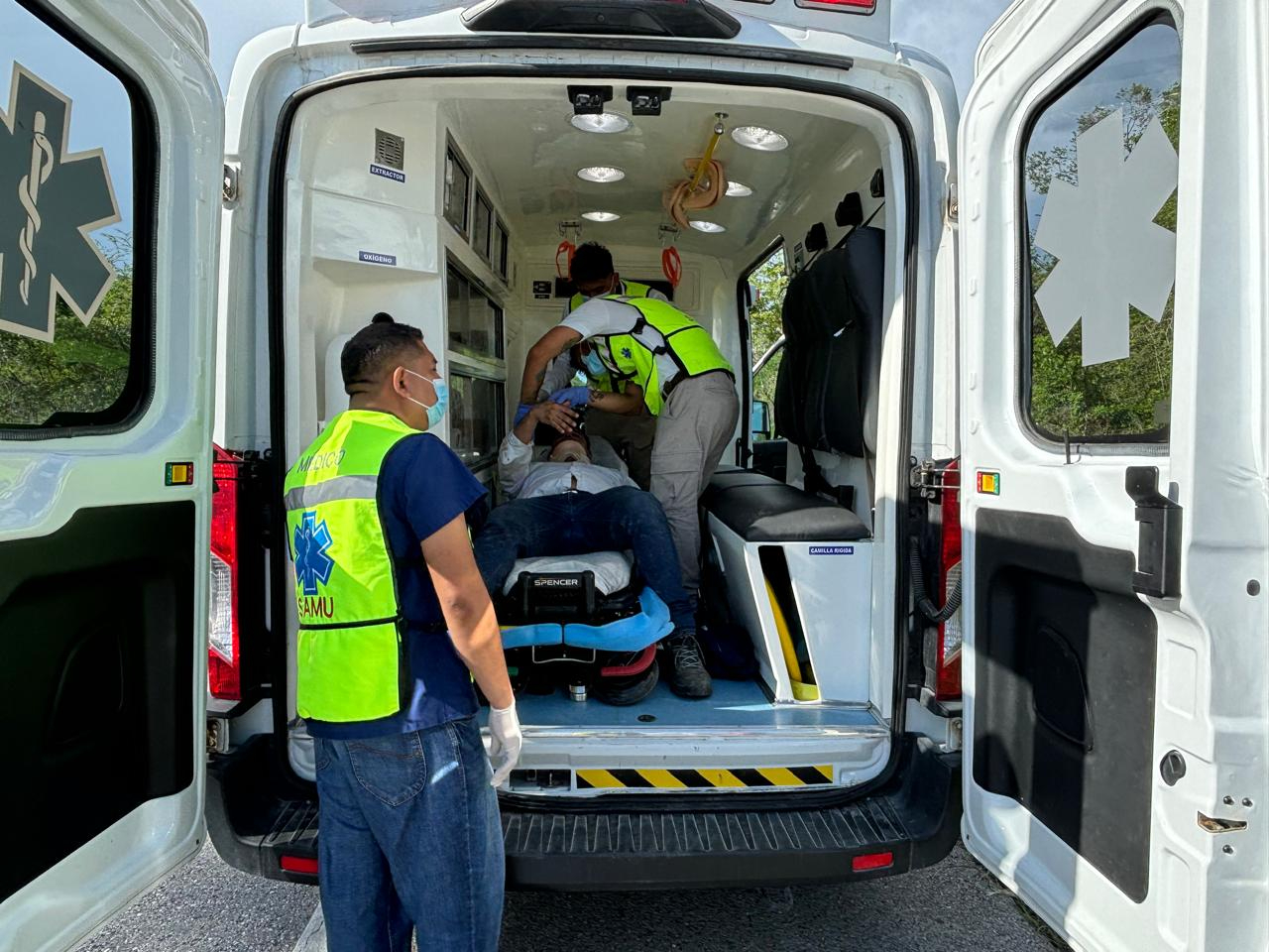 El conductor fue atendido por los paramédicos, no fue necesaria su hospitalización. El conductor fue atendido por los paramédicos, no fue necesaria su hospitalización.
