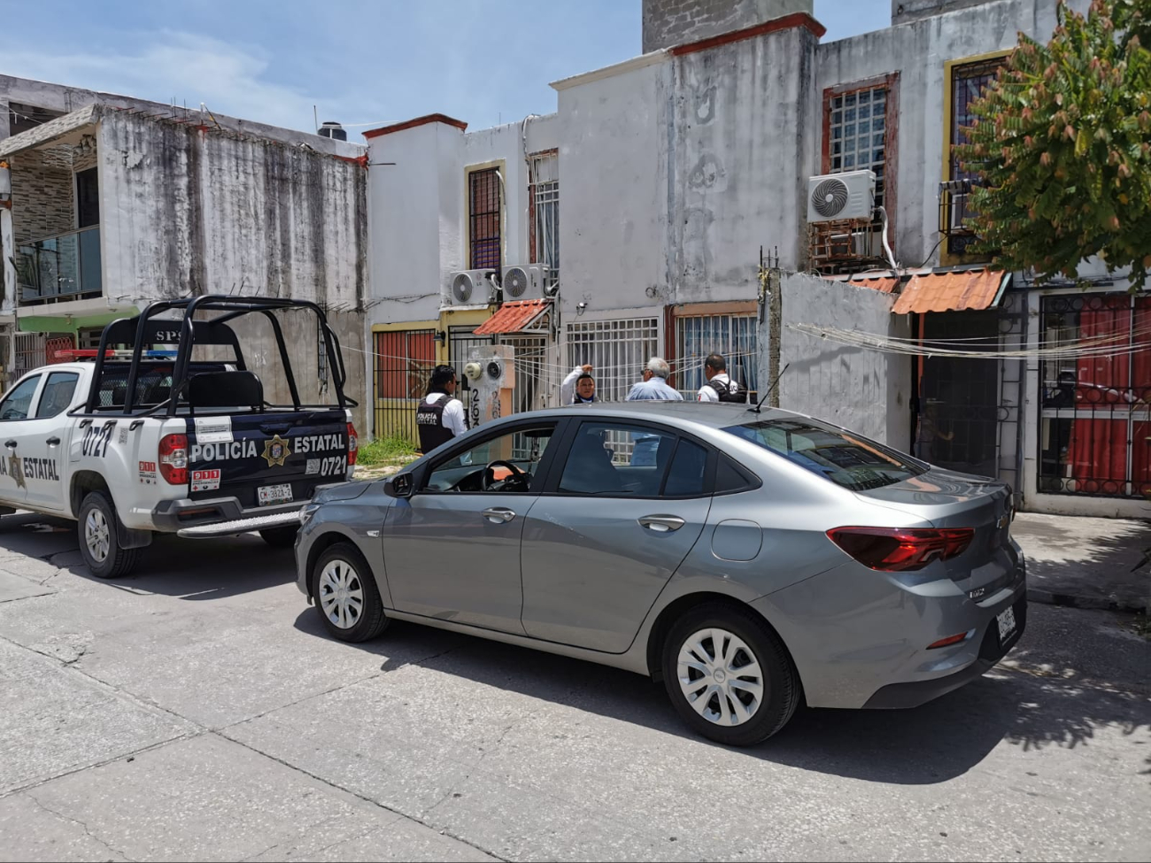 Elementos de la Policía Estatal tuvieron que intervenir para mediar la situación. Elementos de la Policía Estatal tuvieron que intervenir para mediar la situación.