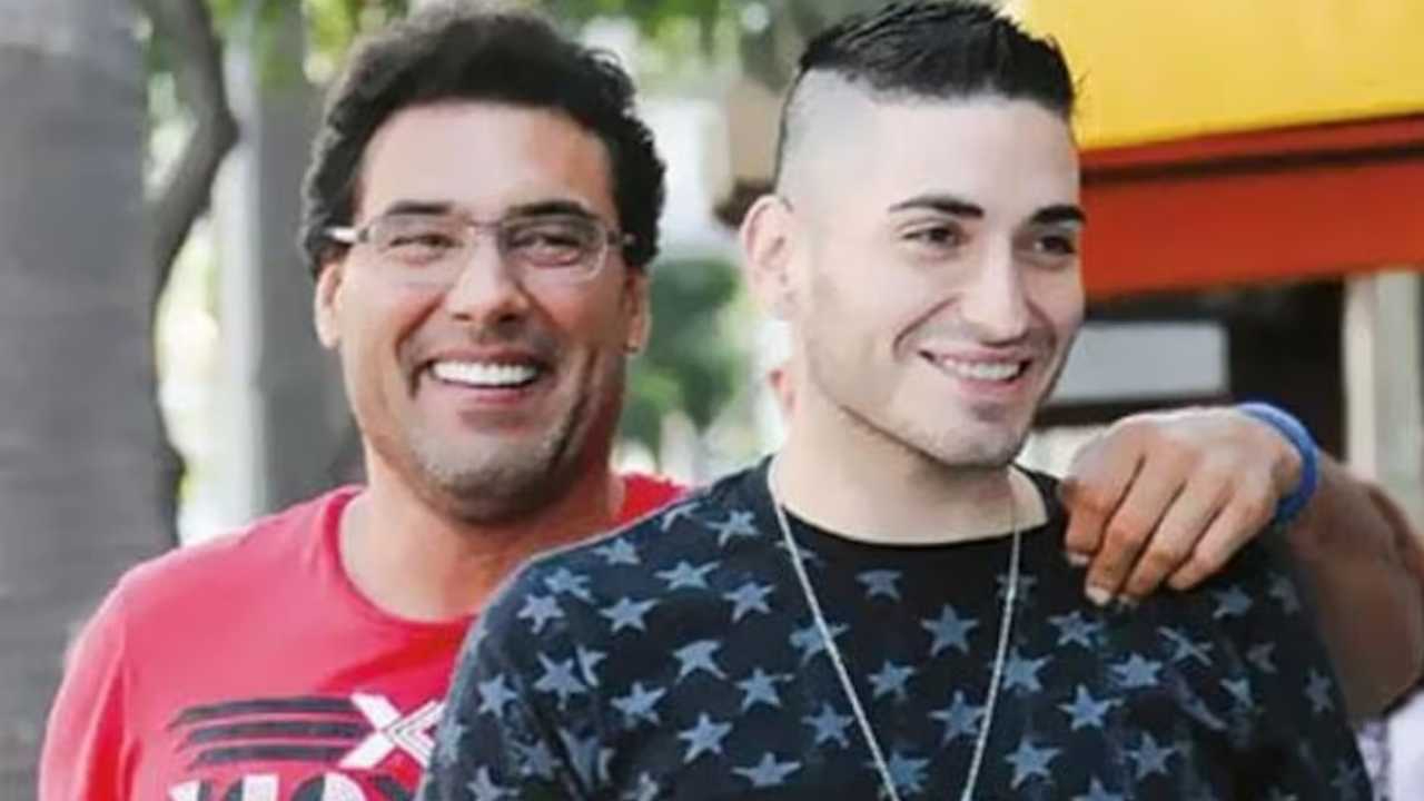 Exponen al hijo de Eduardo Yáñez por trabajar como chofer de aplicación Exponen al hijo de Eduardo Yáñez por trabajar como chofer de aplicación