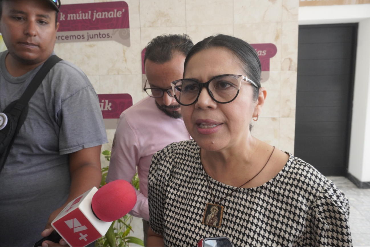 La Secretaria de Salud Estatal, Josefa Castillo Avendaño, informó que Carmen y Candelaria se mantienen en focos rojos La Secretaria de Salud Estatal, Josefa Castillo Avendaño, informó que Carmen y Candelaria se mantienen en focos rojos