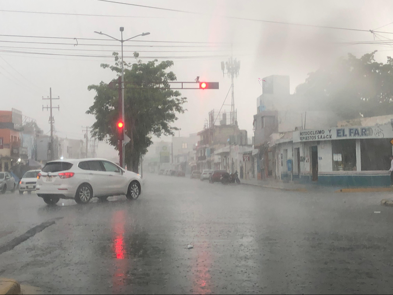 Lluvias fuertes y clima inestable afectan a Campeche por onda tropical