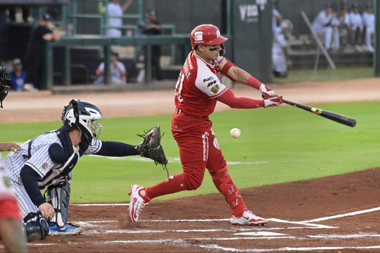 Los Diablos Rojos del México derrotaron 5-3 a los felinos y se llevaron la serie de visita. Los Diablos Rojos del México derrotaron 5-3 a los felinos y se llevaron la serie de visita.