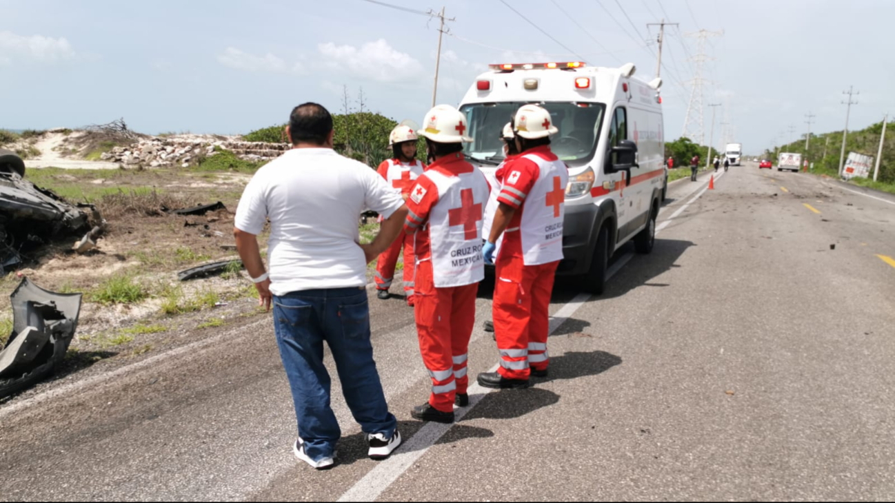 Paramédicos de la Cruz Roja Mexicana atendieron el llamado de auxilio. Paramédicos de la Cruz Roja Mexicana atendieron el llamado de auxilio.