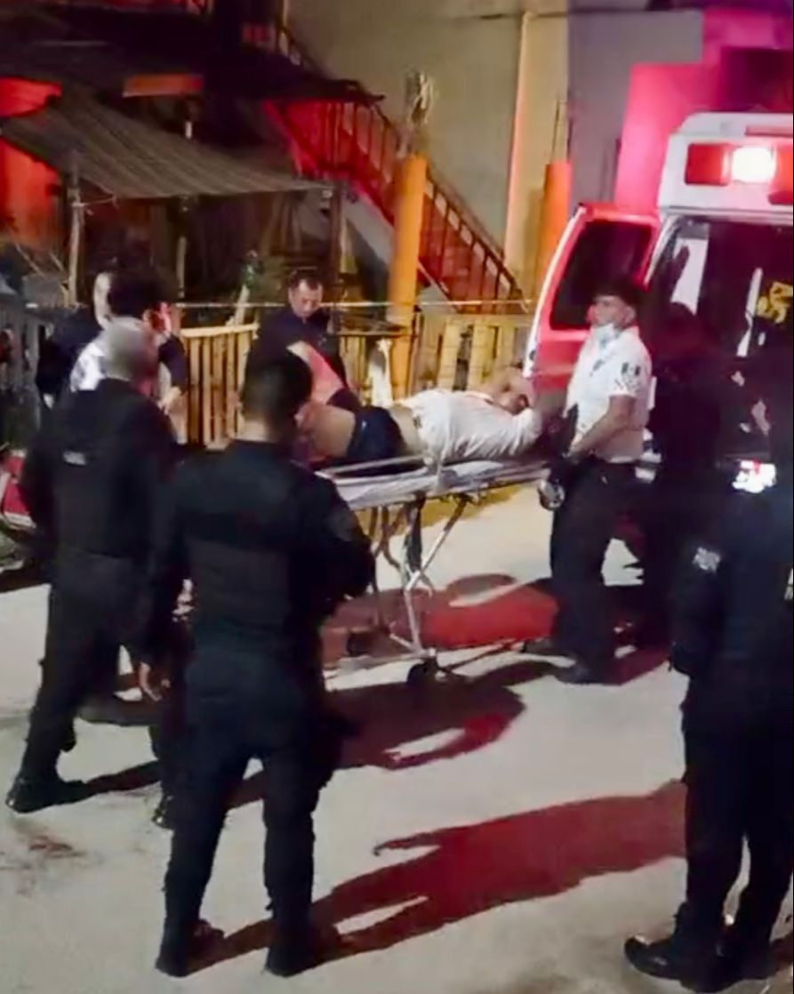 Una unidad paramédica se hizo al lugar para trasladar al herido a recibir atención especializada Una unidad paramédica se hizo al lugar para trasladar al herido a recibir atención especializada
