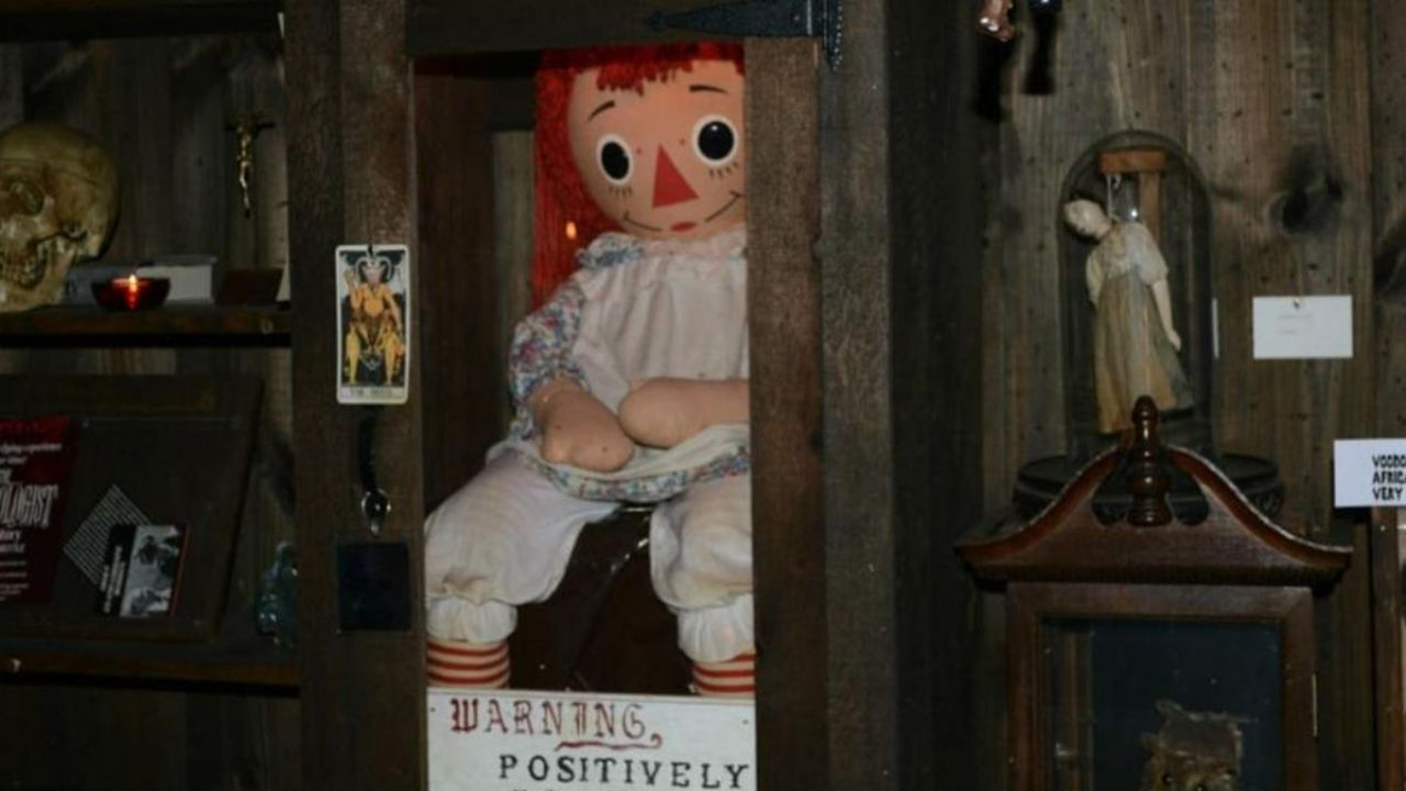 La muñeca ha protagonizado varias acciones paranormales en su gira La muñeca ha protagonizado varias acciones paranormales en su gira