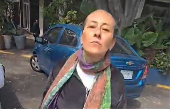 Los policías capitalinos grabaron a la mujer agresora al notar su conflictivo comportamiento