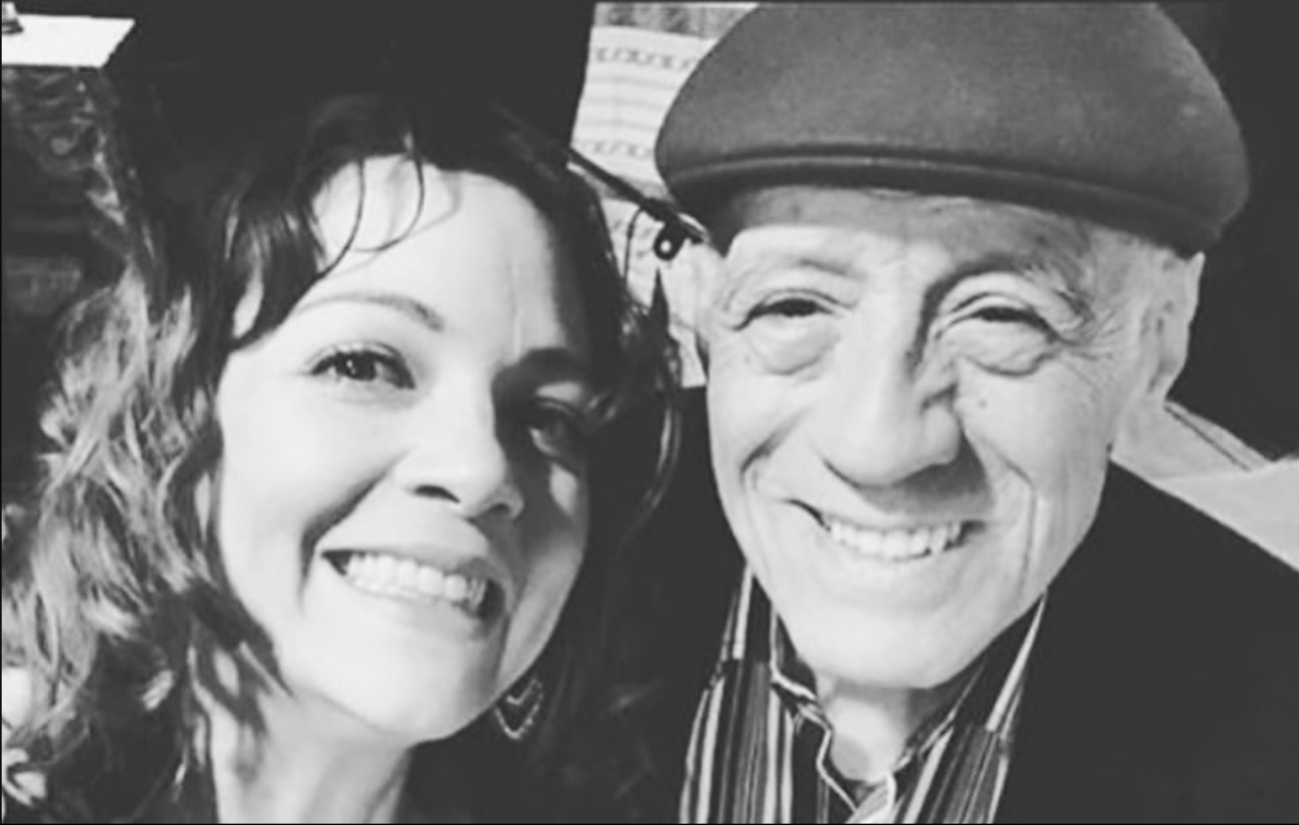 Natalia Lafourcade despide a su amigo y maestro en la música.