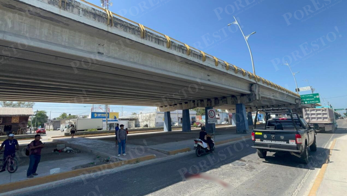 Paramédicos auxiliaron al hombre antes de llevarlo a un hospital Paramédicos auxiliaron al hombre antes de llevarlo a un hospital