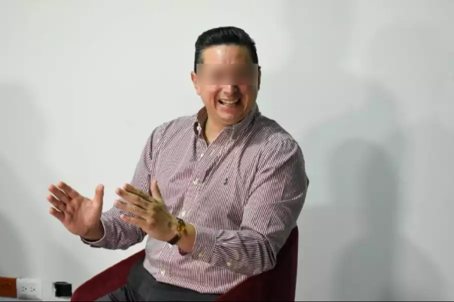 Vinculado a proceso por fraude y continuará con localizador electrónico