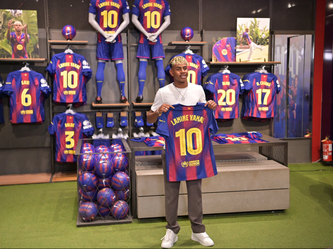El talentoso jugador mantiene, hasta ahora, un paso similar al de Messi en sus inicios.