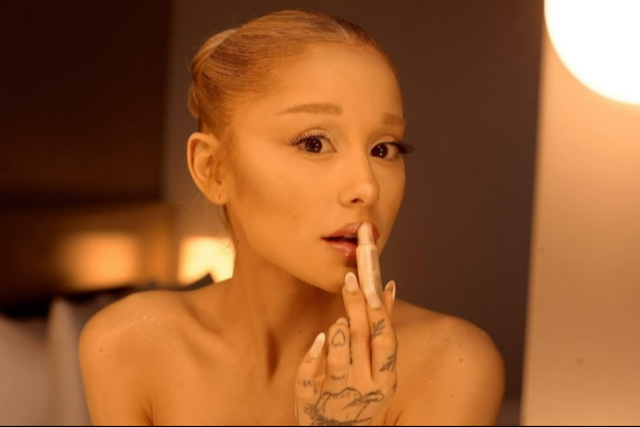 Ariana Grande aclara que no abandonará la música y planea gira en 2026