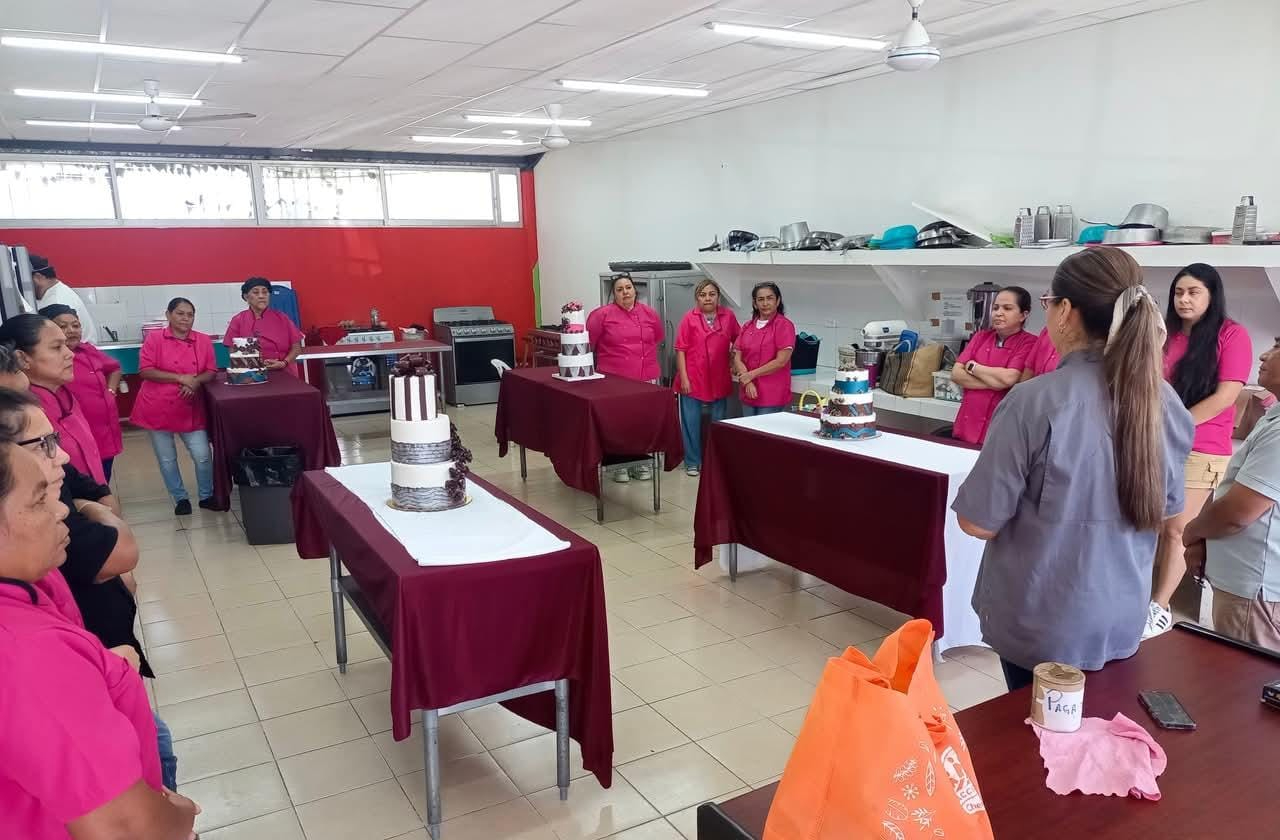 Repostería es uno de los oficios que se pueden aprender a través del ICAT Ciudad del Carmen.