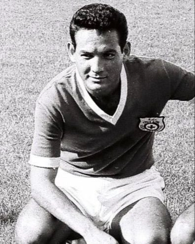 Roberto Reynoso fue una leyenda en el Cruz Azul que consiguió el ascenso a Primera. Roberto Reynoso fue una leyenda en el Cruz Azul que consiguió el ascenso a Primera.