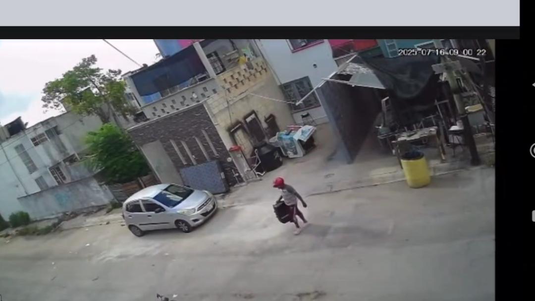 Captan en video a menor robando en el fraccionamiento La Guadalupana de Cancún