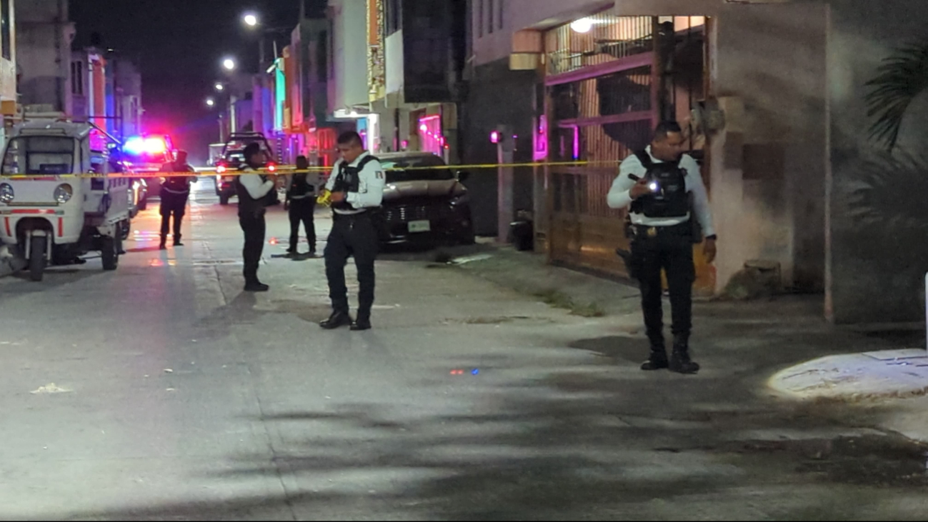 Los agentes y policías buscaron evidencias e indicios en la zona del ataque.