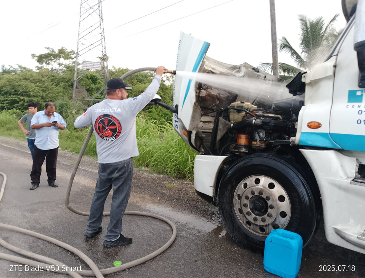 El tracto comenzó a incendiarse, pero fue controlado de inmediato. El tracto comenzó a incendiarse, pero fue controlado de inmediato.