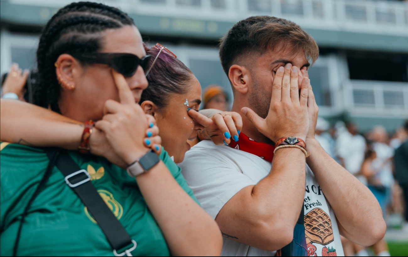 Los asistente al Tomorrowland vivieron un momento de angustia, aunque el show continúa. Los asistente al Tomorrowland vivieron un momento de angustia, aunque el show continúa.