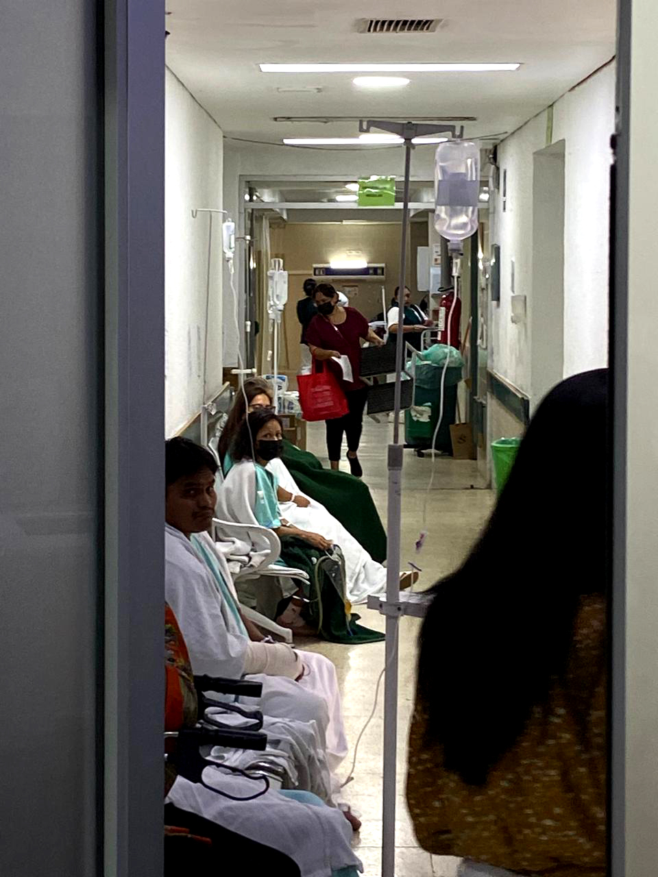 IMSS admite colapso del Hospital General de Zona 3 de Cancún; hay  pacientes en el suelo de Urgencias, sin diagnóstico ni atención 