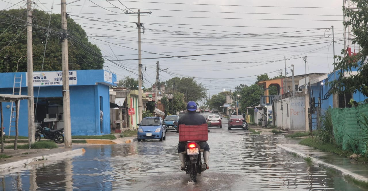 Se han registrado inundaciones en diferentes puntos de la ciudad. Se han registrado inundaciones en diferentes puntos de la ciudad.