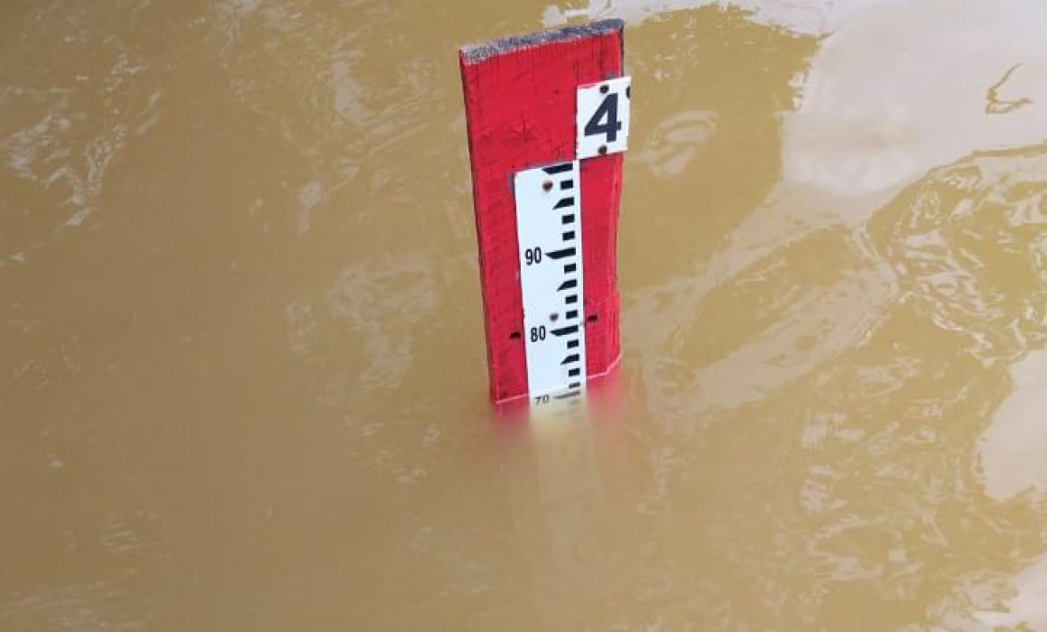 El cauce del río descendió por más de medio metro El cauce del río descendió por más de medio metro