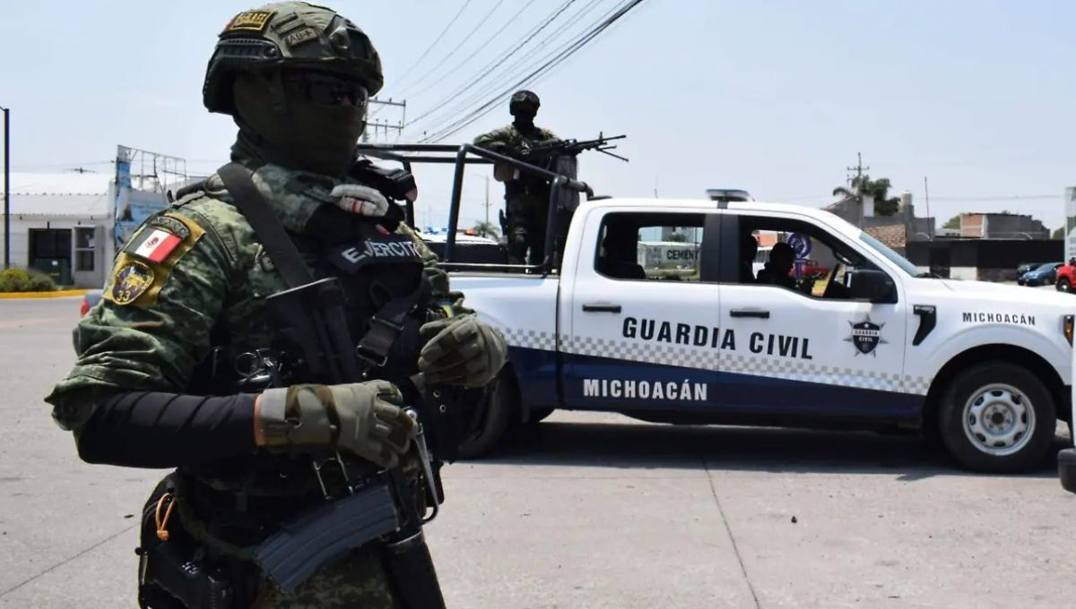 Minutos antes del mediodía, se confirmó la llegada de elementos del Ejército Mexicano a la comunidad Minutos antes del mediodía, se confirmó la llegada de elementos del Ejército Mexicano a la comunidad