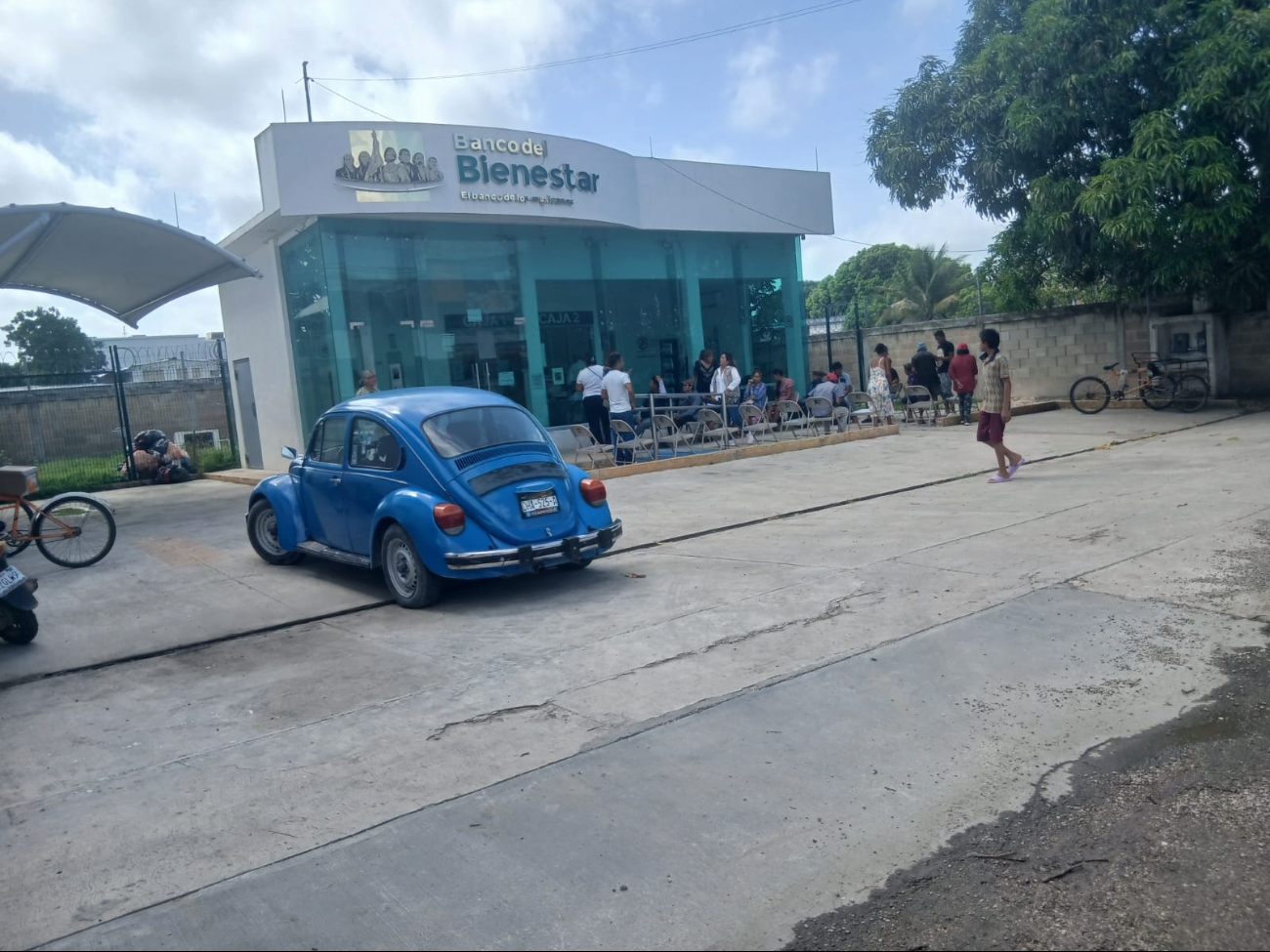 Le roban su pensión a ancianito tras salir del banco Bienestar en Escárcega; lo esperaban afuera   