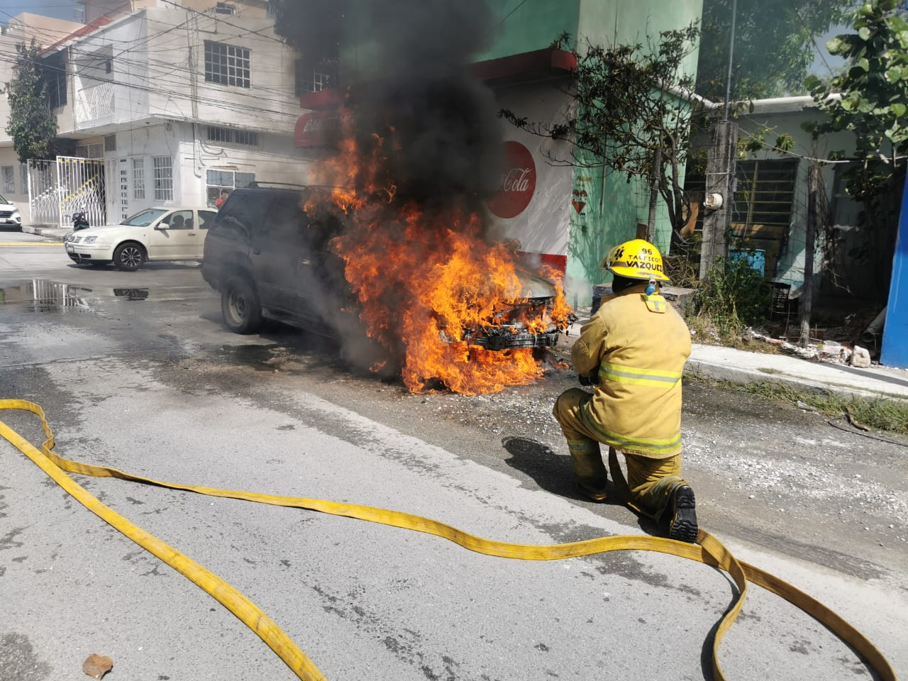 Unidad queda en cenizas en Campeche; exhortan a prevenir siniestros Unidad queda en cenizas en Campeche; exhortan a prevenir siniestros