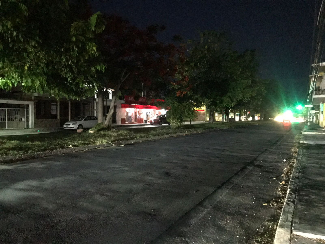 Cuando los negocios de la zona cierran las calles quedan en total oscuridad Cuando los negocios de la zona cierran las calles quedan en total oscuridad