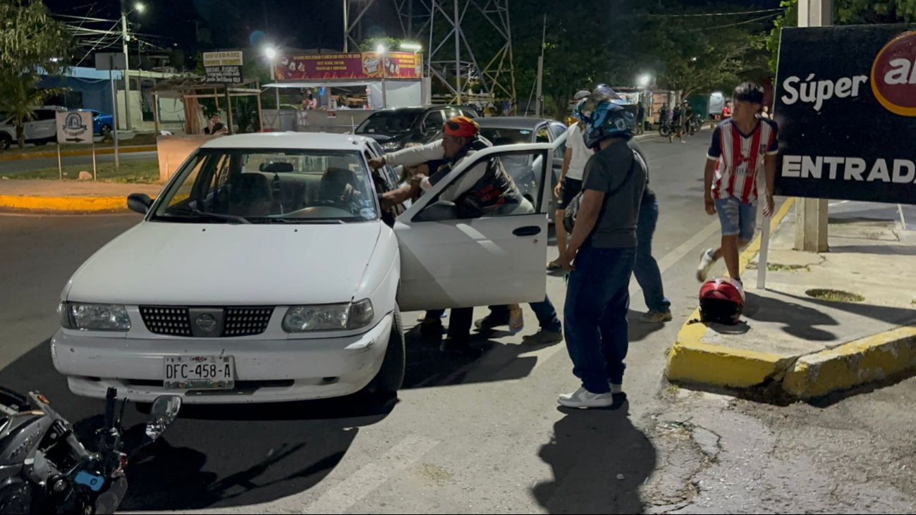 Intento de fuga tras choque termina en pelea campal en la Baja Velocidad