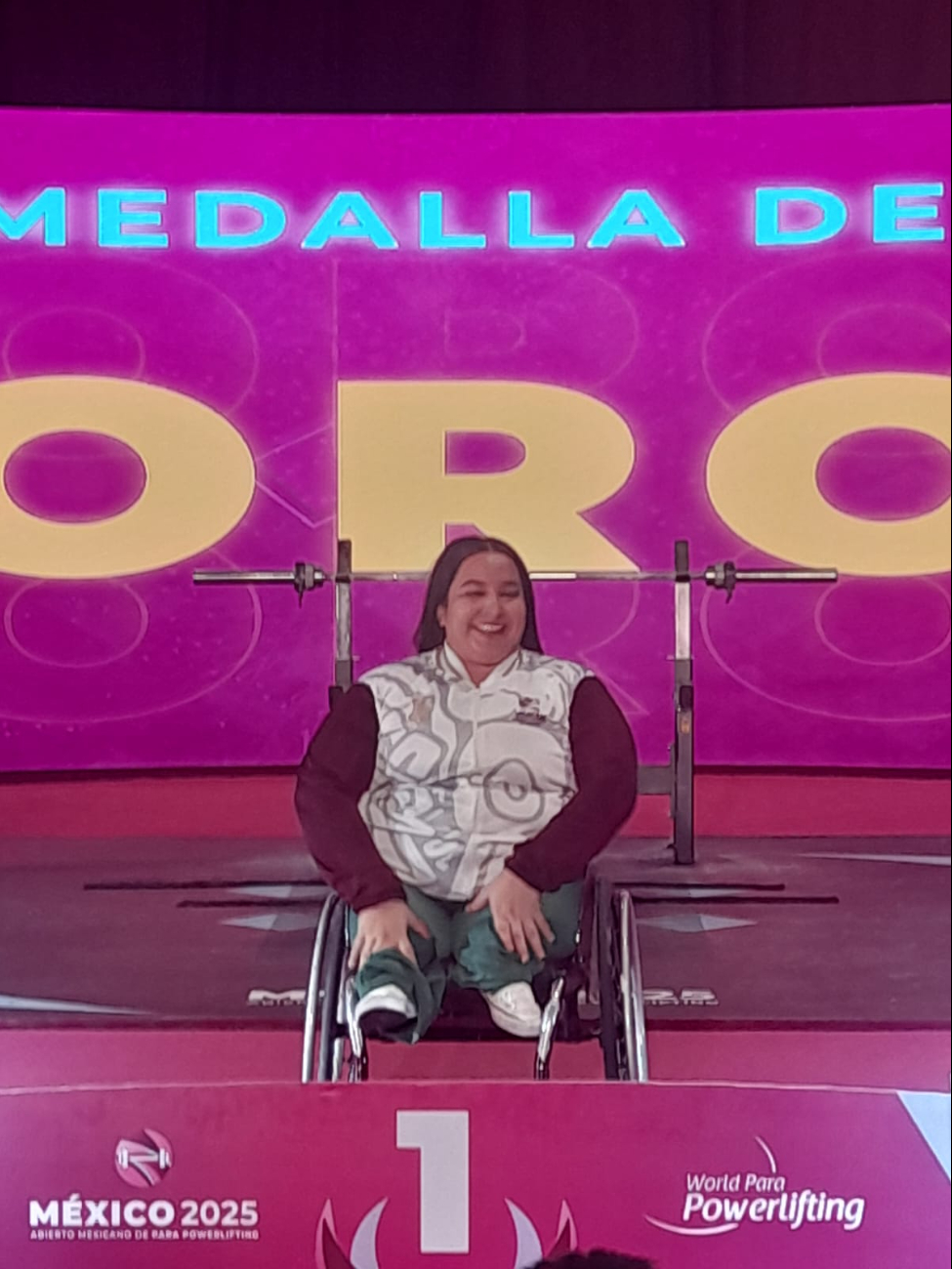 Campechana levanta 120 kg y conquista el oro en torneo nacional. Campechana levanta 120 kg y conquista el oro en torneo nacional.