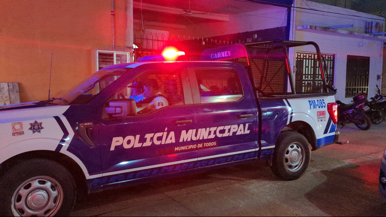 Elementos de la Policía Municipal atendieron el llamado de emergencia. Elementos de la Policía Municipal atendieron el llamado de emergencia.