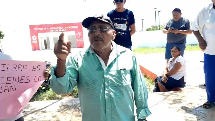 Los afectados han acudido al tribunal agrario y otras instancias, donde se ha confirmado que los terrenos son ejidales y no pueden comercializarse Los afectados han acudido al tribunal agrario y otras instancias, donde se ha confirmado que los terrenos son ejidales y no pueden comercializarse
