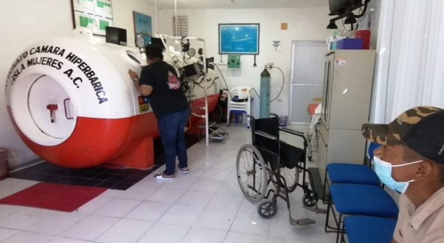 Pescadores de Isla Mujeres sufrieron descompresión; dos se encuentran graves   