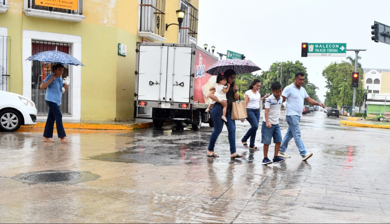 En la capital, aunque las precipitaciones fueron ligeras, interrumpieron por momentos la actividad en zonas públicas. En la capital, aunque las precipitaciones fueron ligeras, interrumpieron por momentos la actividad en zonas públicas.