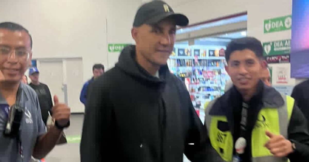 Solo algunos afortunados pudieron tomarse la foto del recuerdo con el portero Solo algunos afortunados pudieron tomarse la foto del recuerdo con el portero