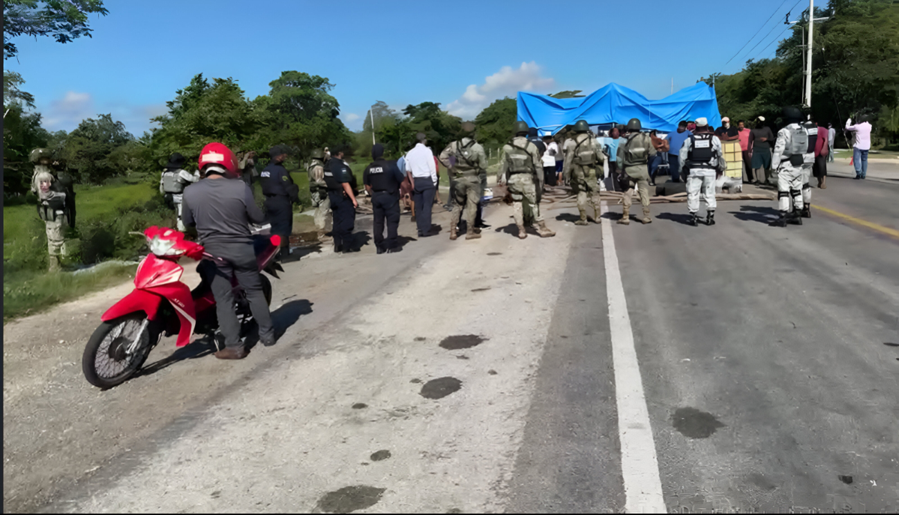 Liberan carretera en Atasta tras 9 días de bloqueos; acuerdan solución eléctrica