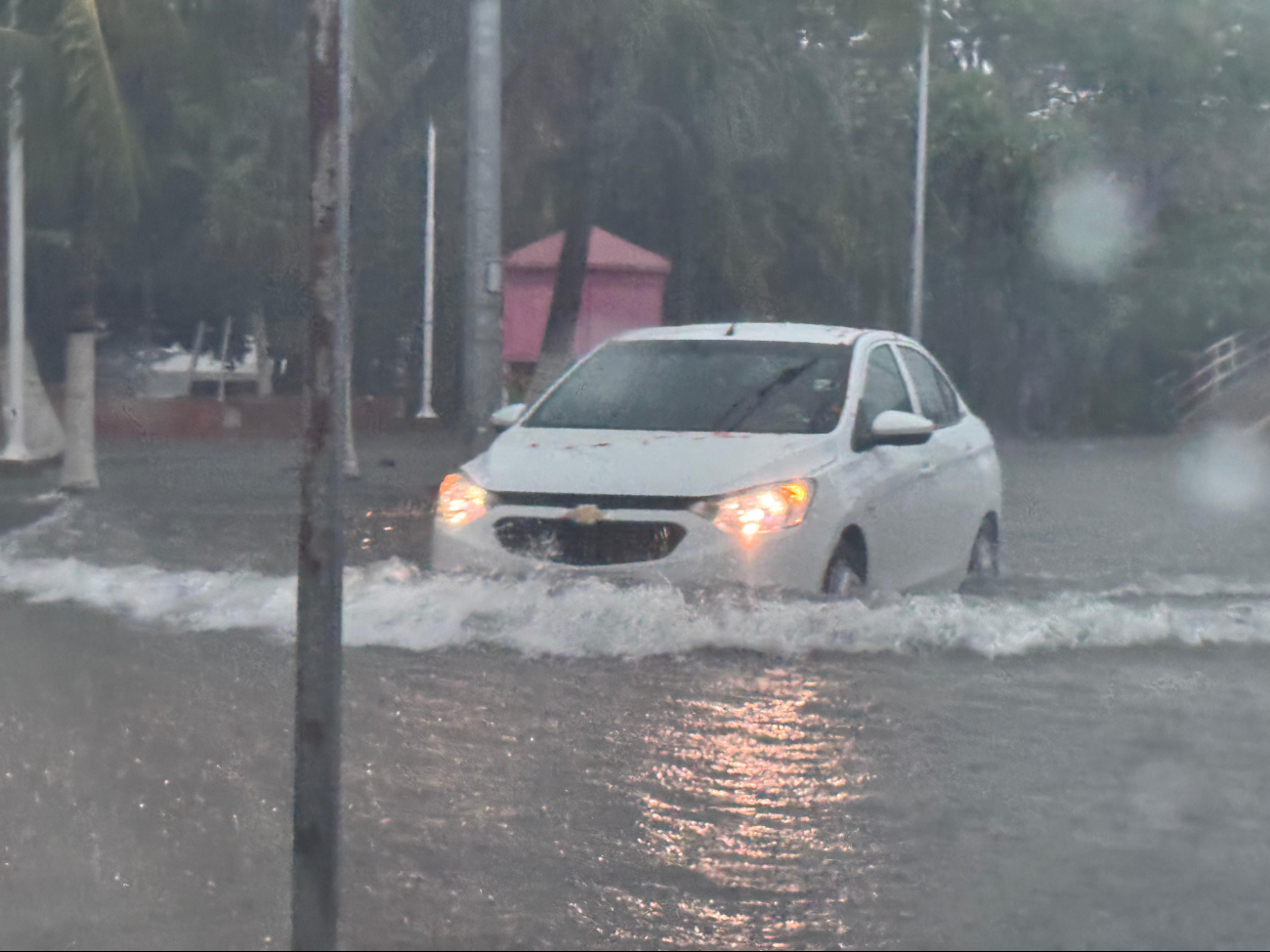 Las lluvias estarán acompañadas de encharcamientos severos en zonas urbanas. Las lluvias estarán acompañadas de encharcamientos severos en zonas urbanas.