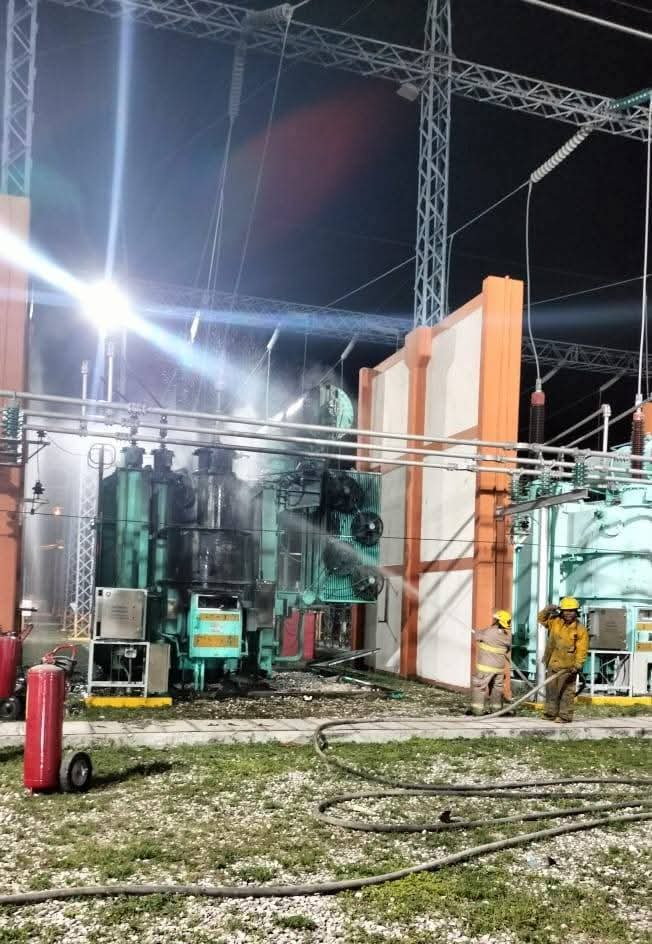 Se incendia autotransformador en instalaciones de la CFE; no hubo heridos Se incendia autotransformador en instalaciones de la CFE; no hubo heridos