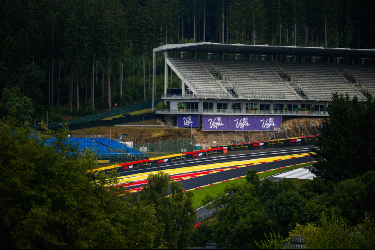 Eau Rouge es una de las curvas más emblemáticas del circuito y de toda la Fórmula 1.