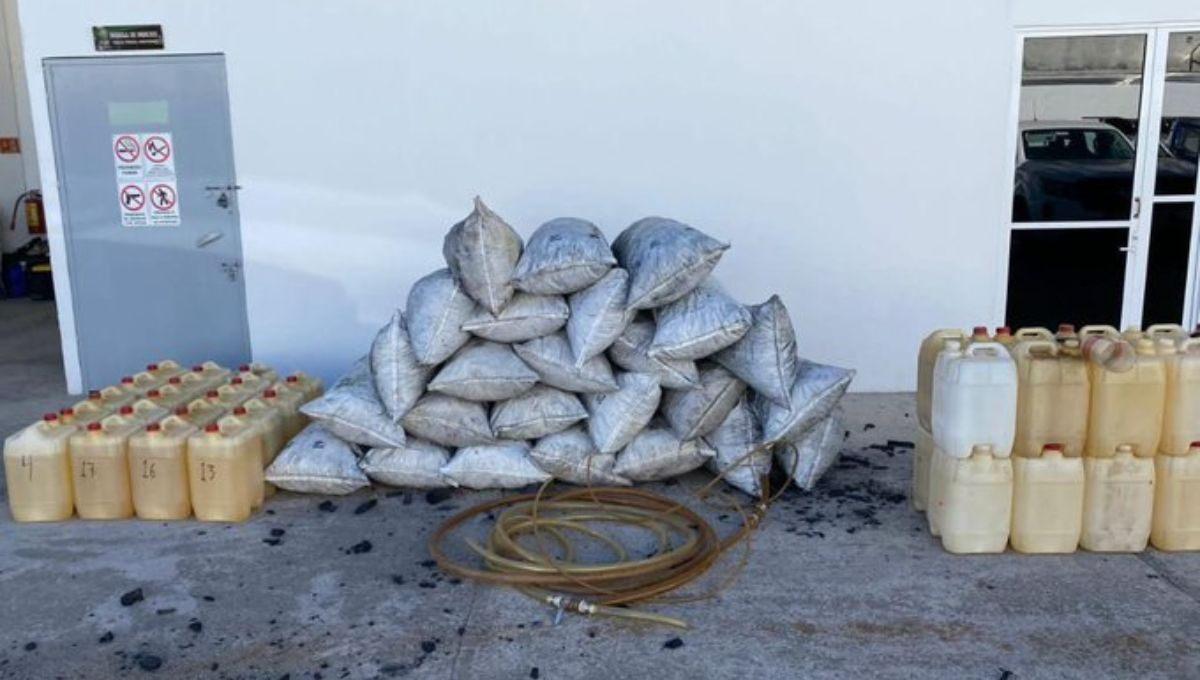 Durante el operativo fueron decomisados 18 bidones llenos de 20 litros Durante el operativo fueron decomisados 18 bidones llenos de 20 litros