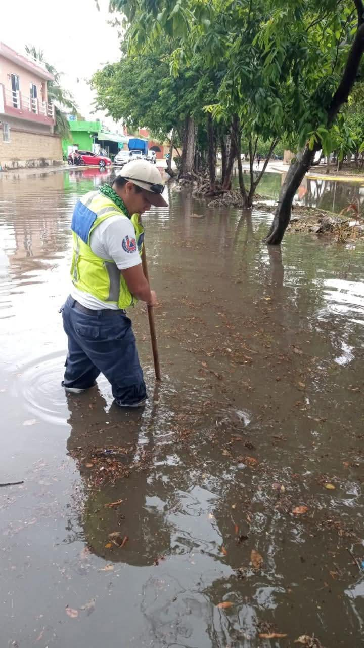 La gran acumulación de agua afectó el tránsito en diversas áreas La gran acumulación de agua afectó el tránsito en diversas áreas
