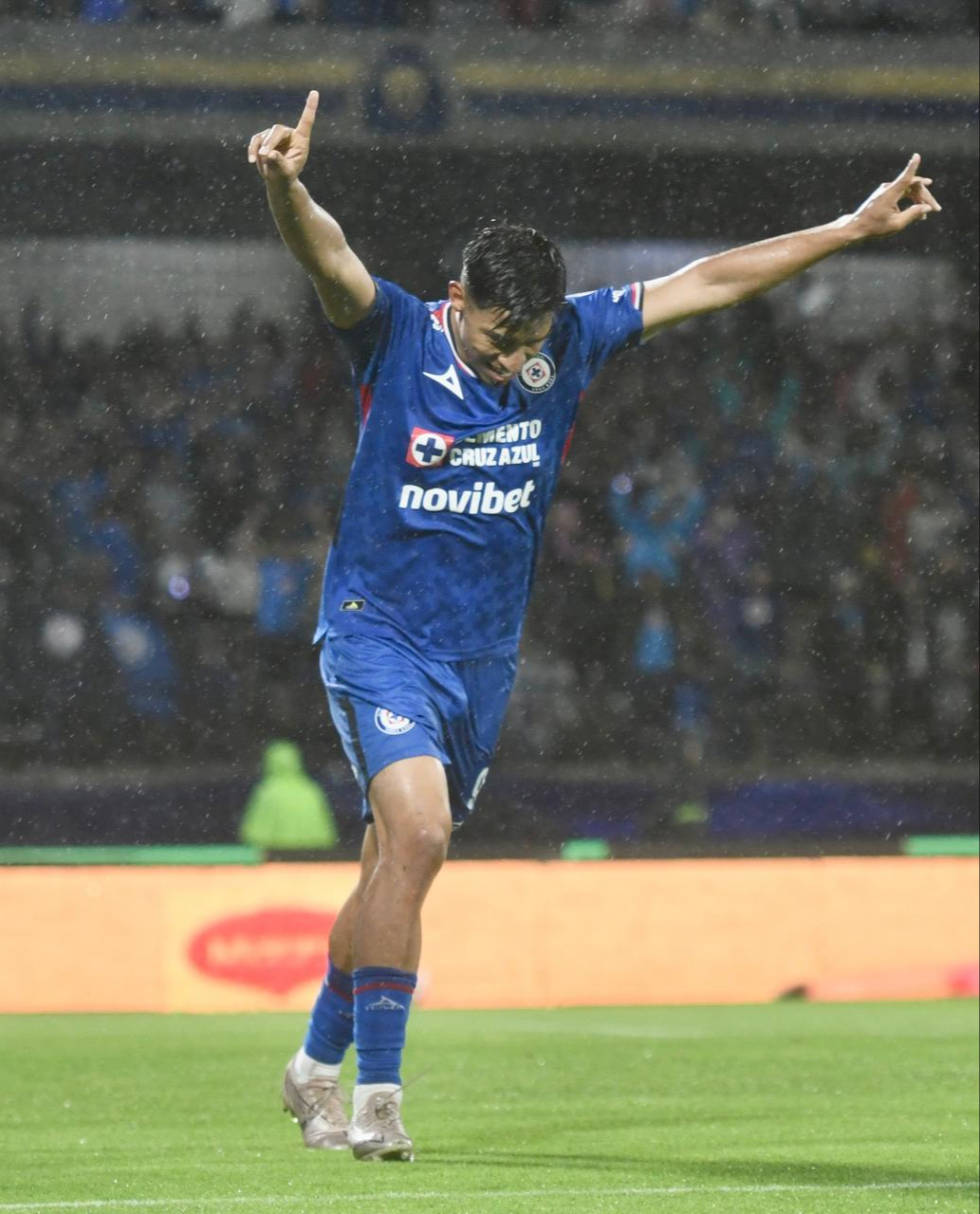 ¡La Máquina se destapó! Cruz Azul vence a León bajo un diluvio en CU