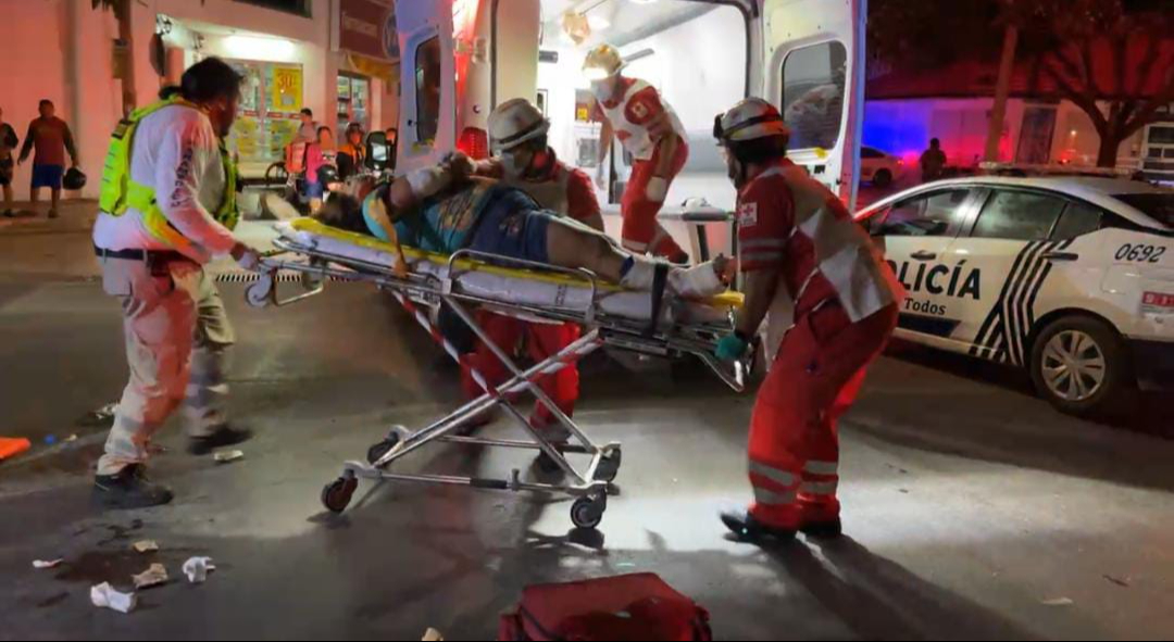 Paramédicos atendieron a los heridos en medio de gritos de dolor Paramédicos atendieron a los heridos en medio de gritos de dolor