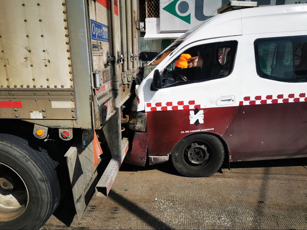 Accidente múltiple deja seis heridos y caos vial en la colonia Benito Juárez Accidente múltiple deja seis heridos y caos vial en la colonia Benito Juárez